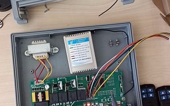 TY R1通用型防復(fù)制接收器轉(zhuǎn)接盒接線奇升qisheng電動(dòng)伸縮門無軌控制器主板工廠大門齊升雙電機(jī)控制盒操作之四